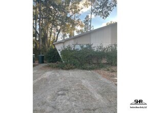 Building Photo - 10049 Hillview Rd