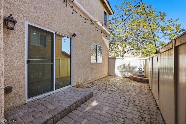 Foto del edificio - 10457 Chrisman Ave