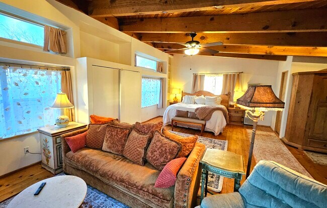 Foto del edificio - 409 La Joya Rd