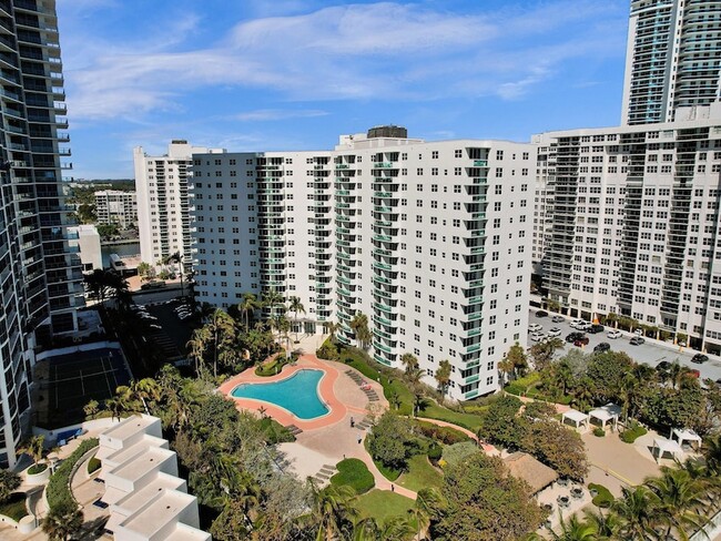 Building Photo - 3001 S Ocean Dr