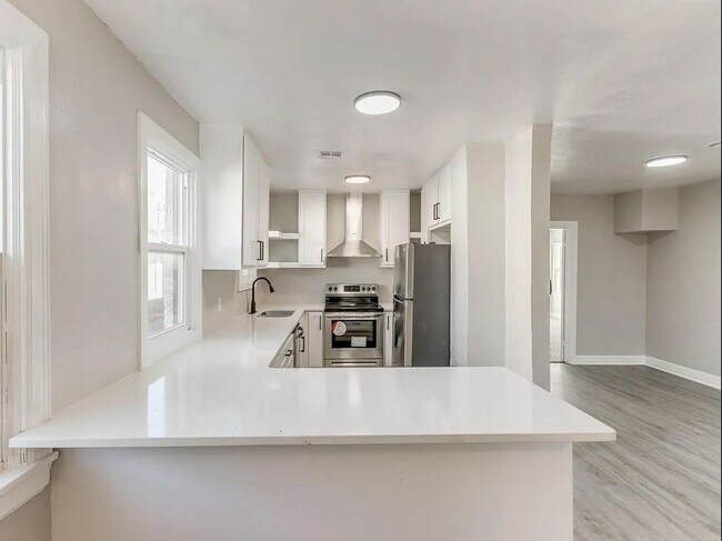 Foto del edificio - ?Modern Home Near Western District and I-2...