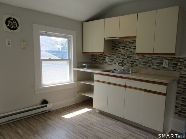 Building Photo - 81 Jetland St