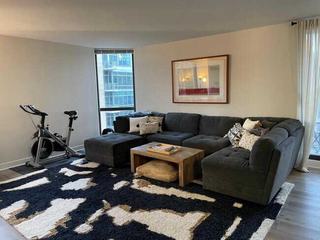 Foto del edificio - 70 W Huron St