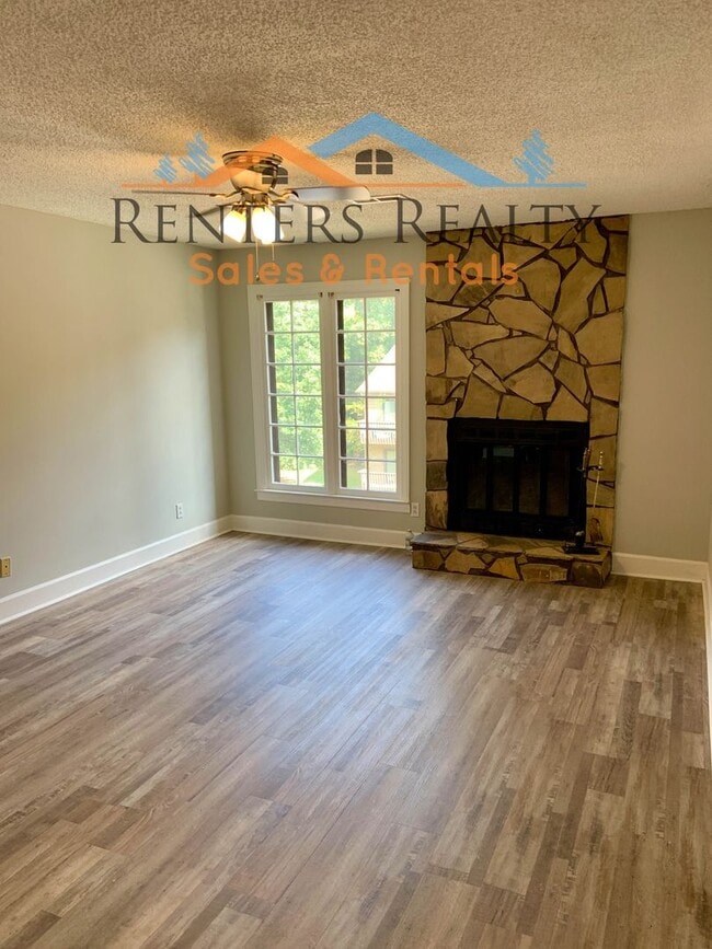Building Photo - 2109 Epworth Dr NE