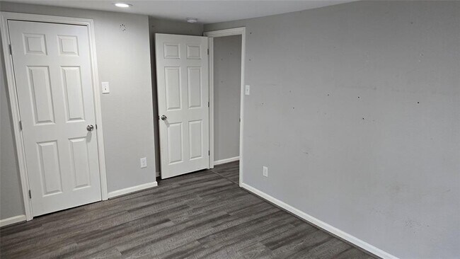 Building Photo - 2518 Gano St