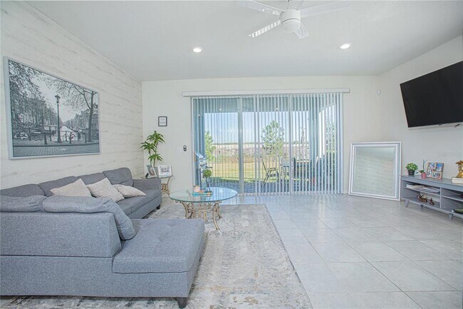 Building Photo - 3851 Plainview Dr