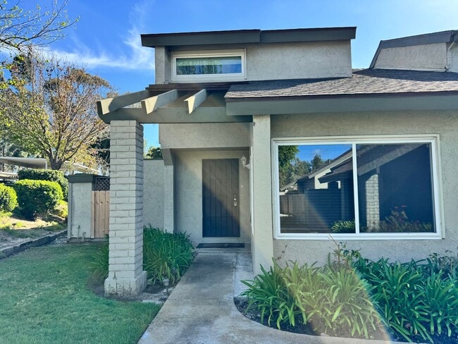 Building Photo - Charming 2 bedroom 2 bath in Tierrasanta!