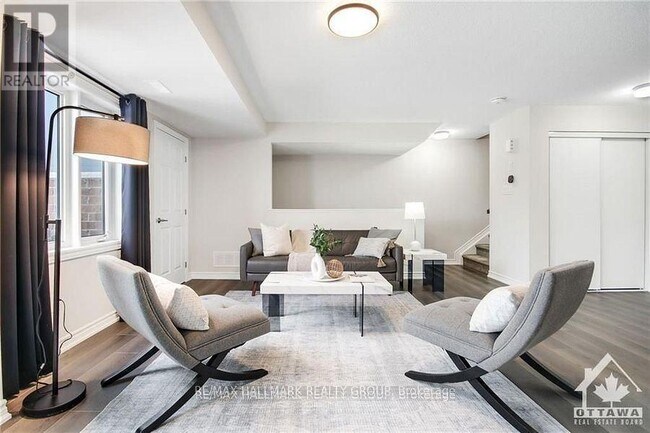 Building Photo - 298 Zenith Private