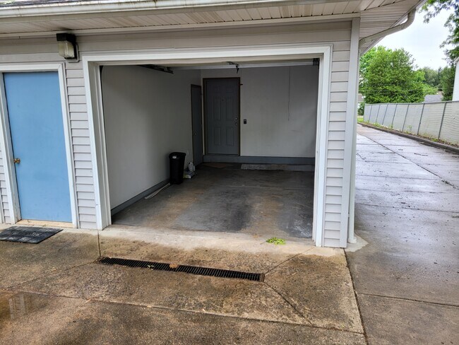 Attached 1 car garage - 671 Moyer Ave