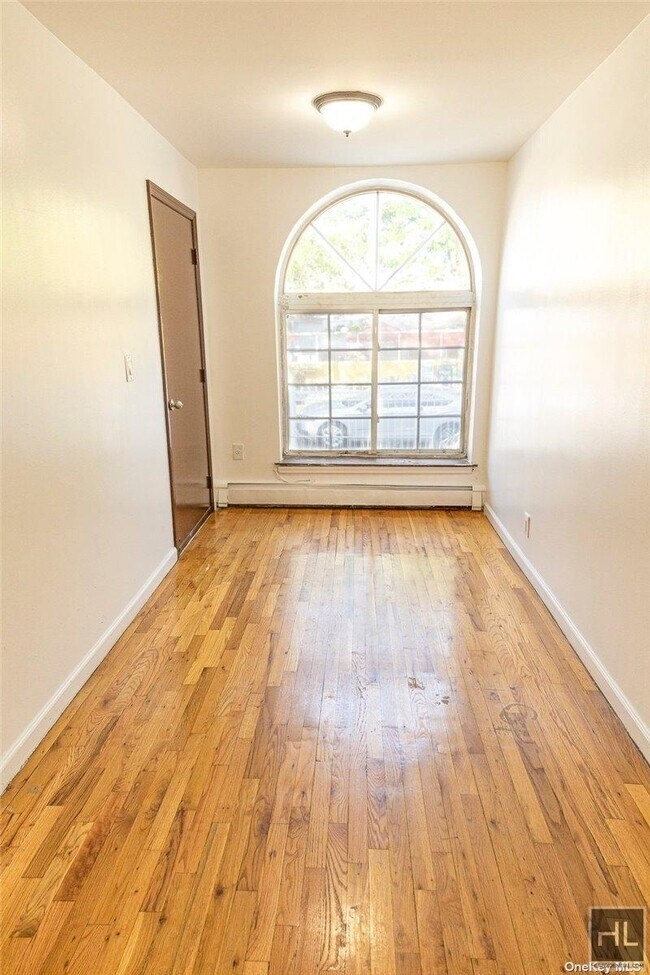 Building Photo - 168 PLACE