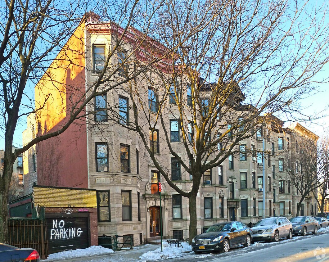 Primary Photo - 556 Dean St