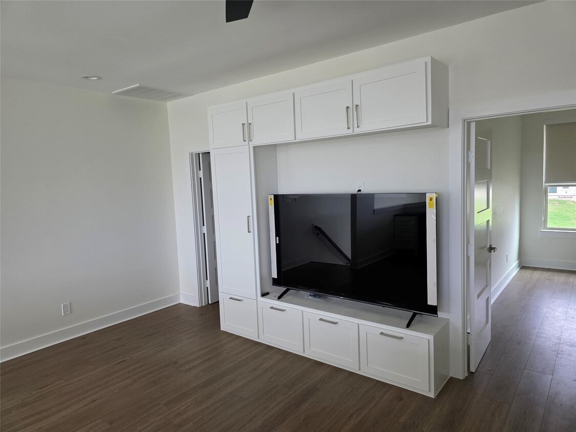 Building Photo - 12255 Trail Hollow Dr