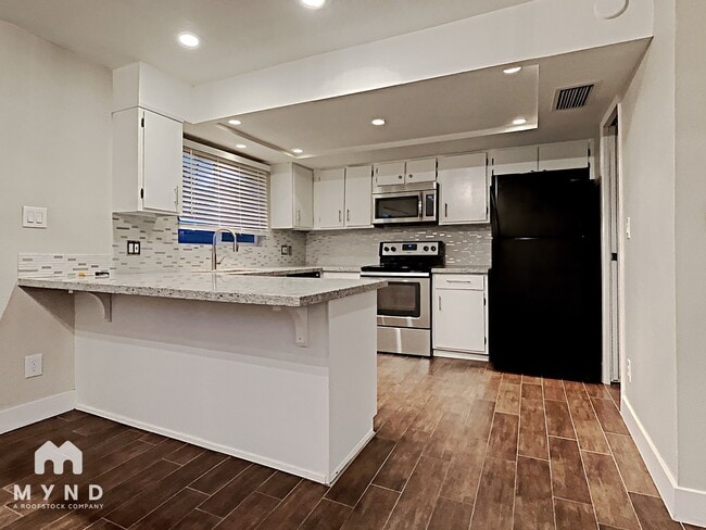 Building Photo - 8243 E Thomas Rd