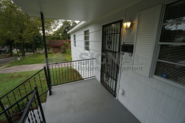 Building Photo - 4221 41st Ave N