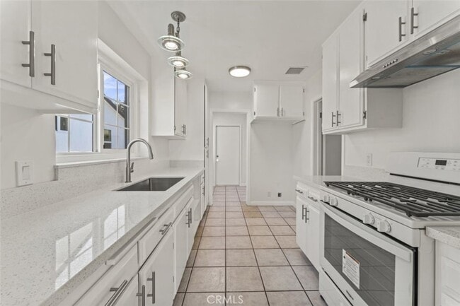 Foto del edificio - 14722 Strathern St