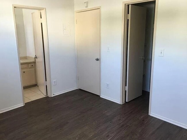 Building Photo - Beautiful and Large One bedroom Apt