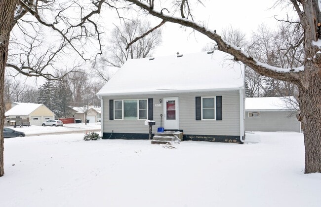 Building Photo - 2153 Green Ave