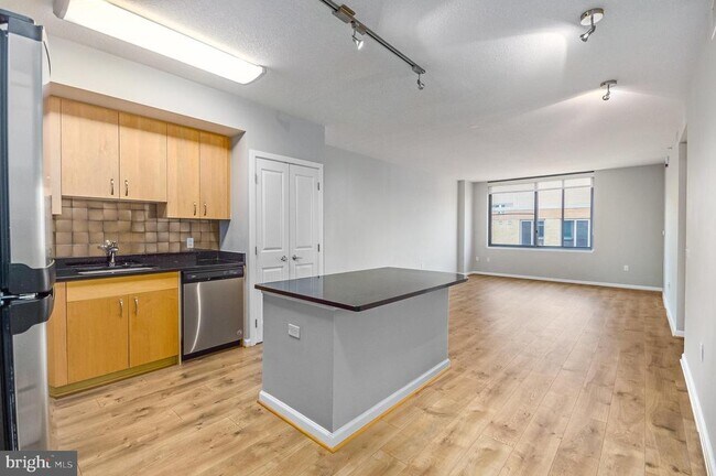 Building Photo - 440 L St NW