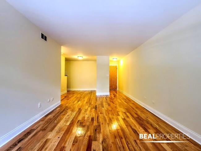 Building Photo - 1 bedroom in CHICAGO IL 60614