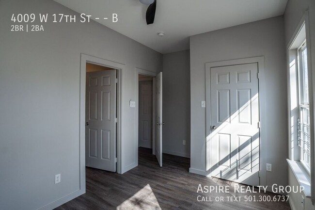 Building Photo - Modern, Updated 2 Bedroom Duplex