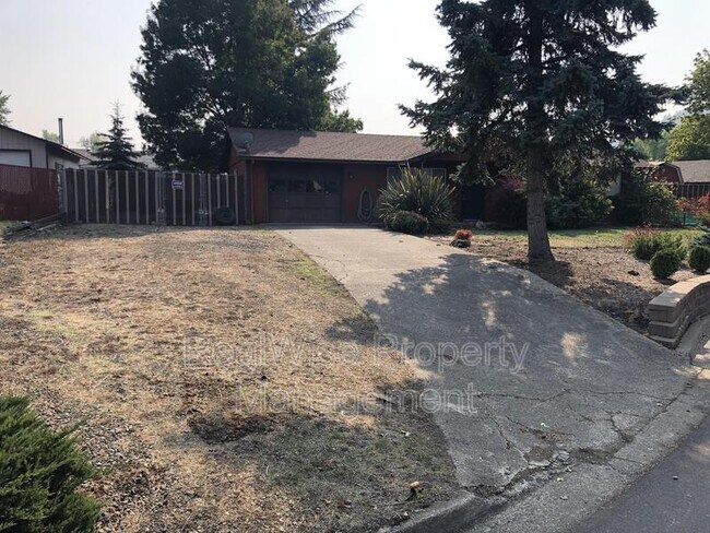Building Photo - 165 W Bradley Ct