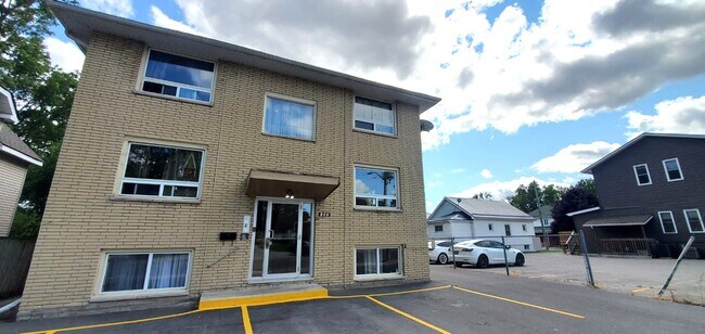 Building Photo - 193 Victoria Av