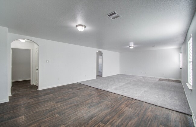 Building Photo - 5008 Sycamore Ln