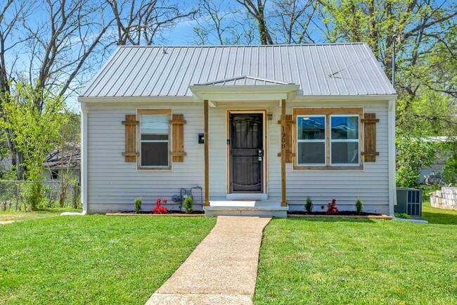 Building Photo - 1908 Cherry St