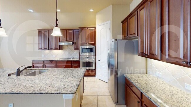 Building Photo - 512 Elm Creek Dr