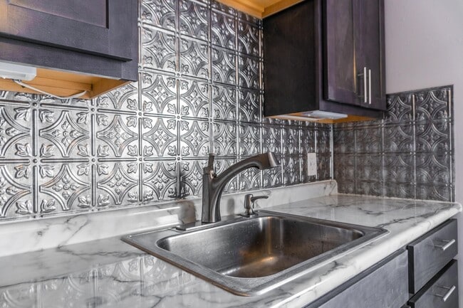 Building Photo - Two bedroom renovated apartment