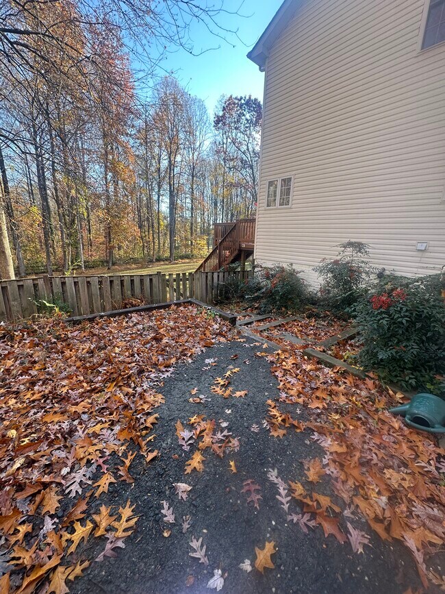 Foto del edificio - 4562 Gavin Woods Ct