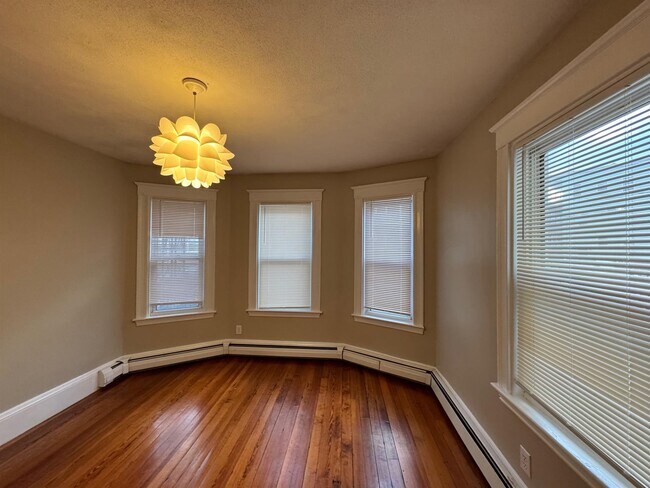 Building Photo - 97 Marion St