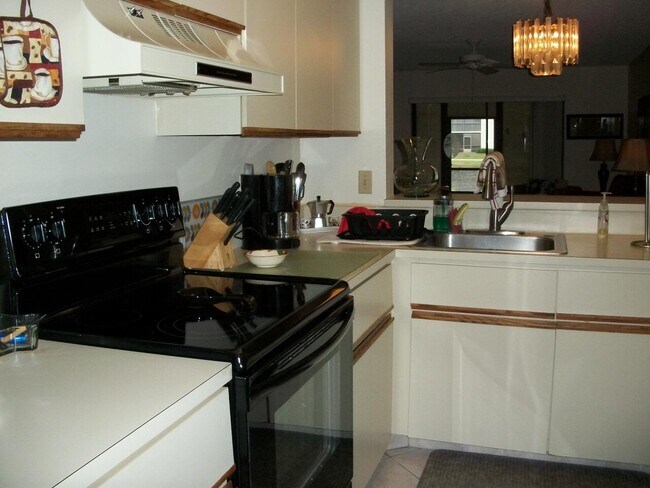 Foto del edificio - 7916 Willow Springs Dr