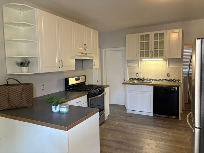 10-12 Rockdale Ave - 10-12 Rockdale Ave Apartment