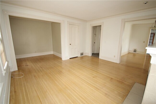 Building Photo - 30 Vick Park B