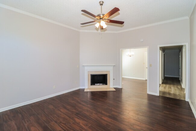 Foto del edificio - 2125 Oak Springs Dr