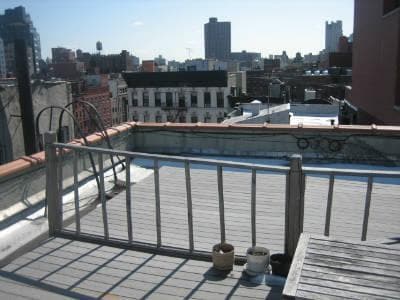 Building Photo - 252 Mott St
