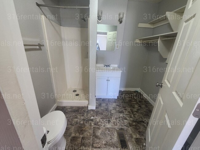 Building Photo - $1,199 - 3 bedroom / 2.5 bathroom - Single Family Home