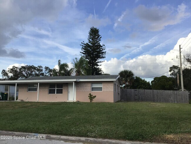 Building Photo - 2360 Warwick Rd