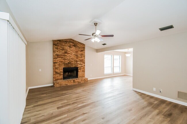 Building Photo - 7152 Holiday Hill Ct