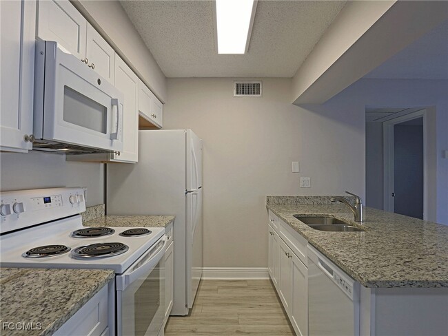 Foto del edificio - 5305 Summerlin Rd