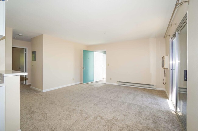 Building Photo - 3670 Silver Oaks Way