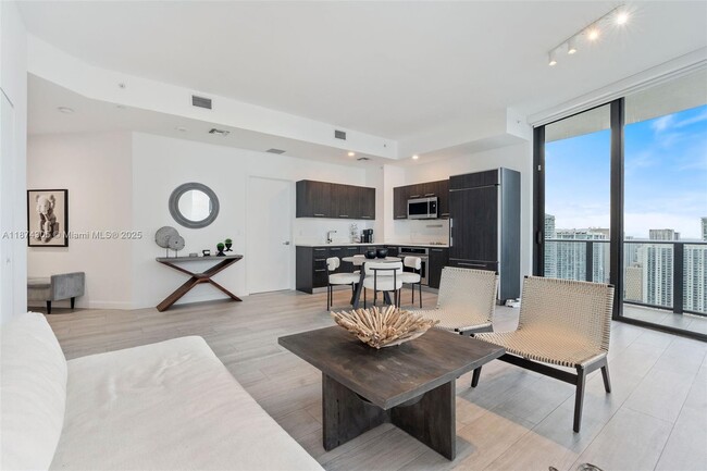 Foto del edificio - 45 SW 9th St