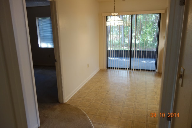 Foto del edificio - 1275 Malone Ave