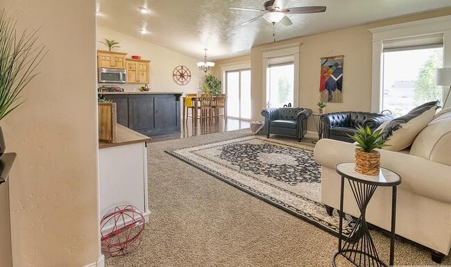 Foto del edificio - 5 Bed 3 Bath Home in Idaho Falls