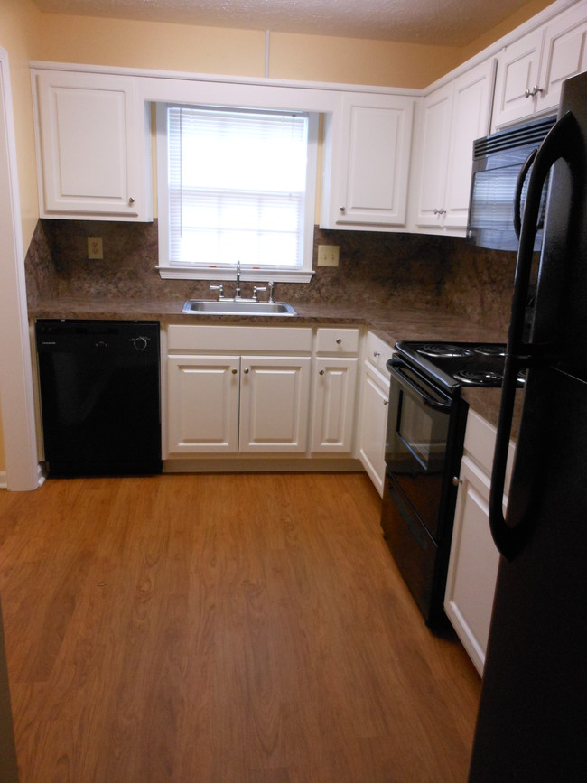 Kitchen - Cove Apartments