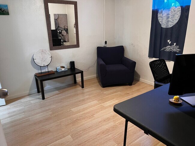 living room - 1115 S Fenton St