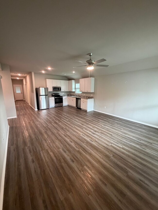 Building Photo - 3 Bed | 2 Bath Luxury Duplex
