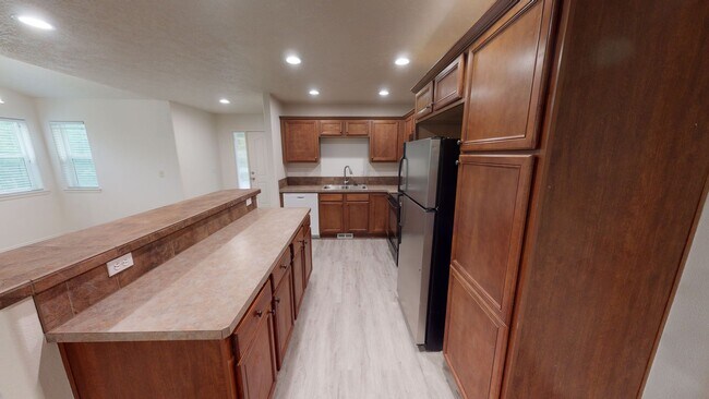 Building Photo - Two Level End Town Home  in Cascadia Villa...