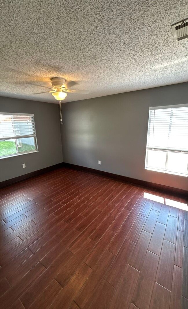 Building Photo - 238 Hidden Springs Cir